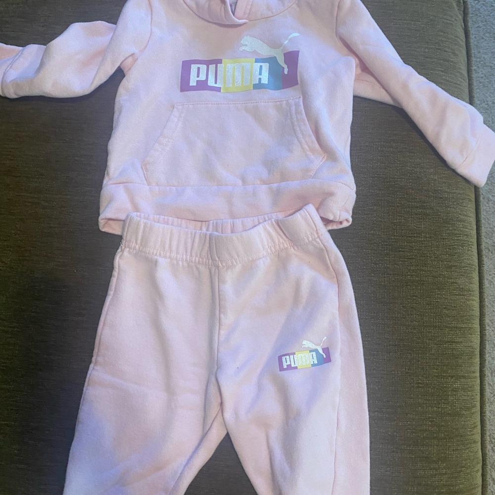 Selling girls baby clothes 6-9 months and 12 months. Like new